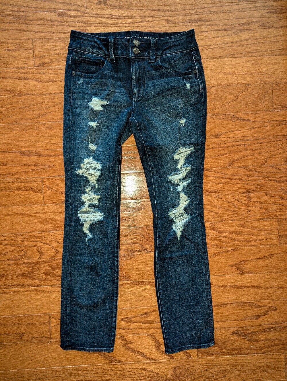 American Eagle cropped jeans - size 4 long - distressed dark wash - low rise